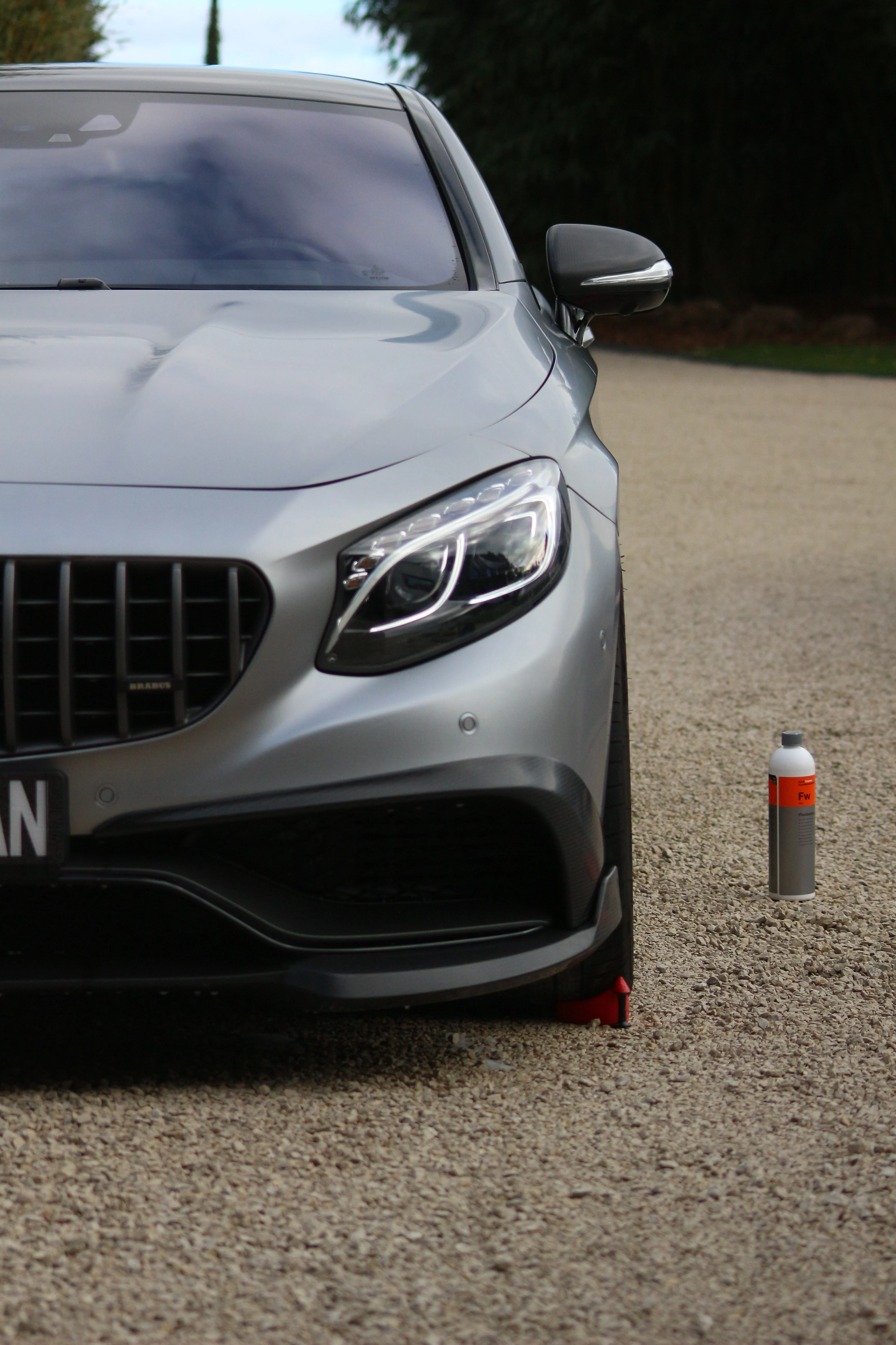 Image avant de la demi-face de la voiture Brabus